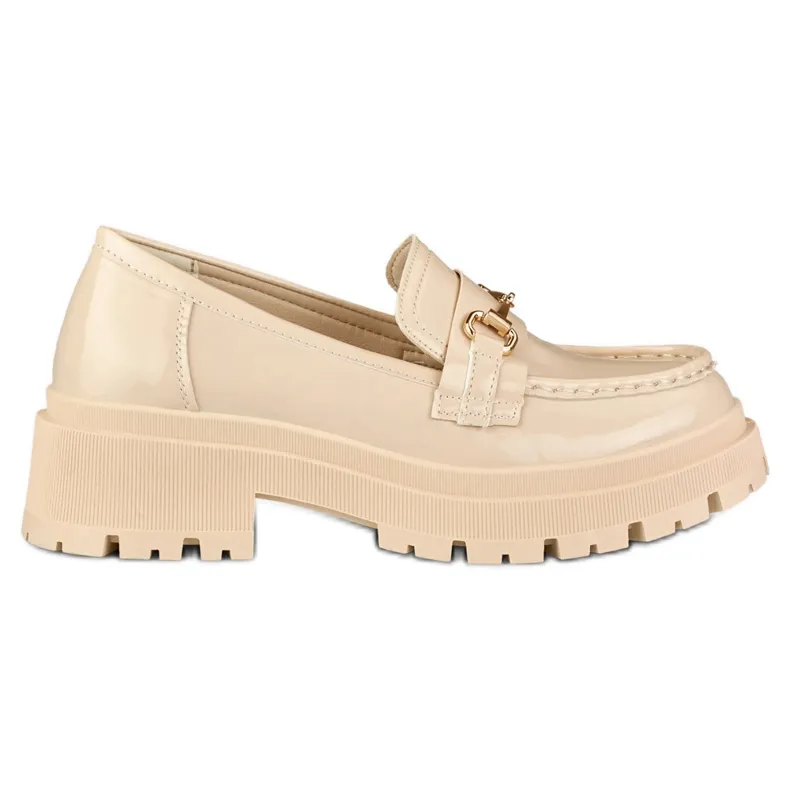 Lacquered beige platform shoes