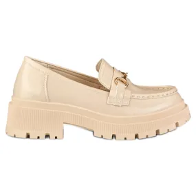 Lacquered beige platform shoes