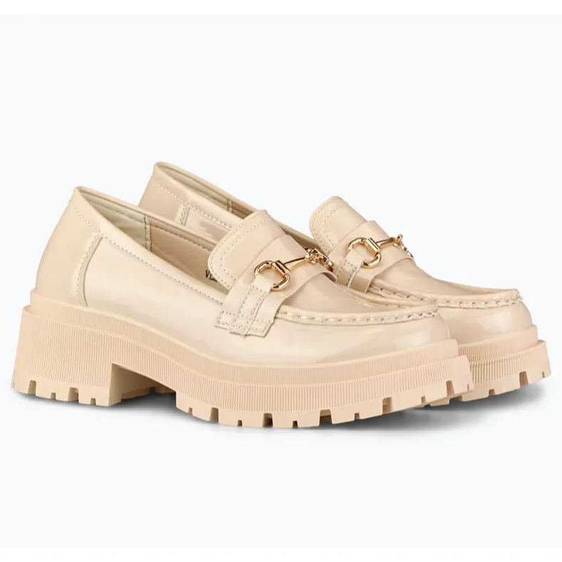 Lacquered beige platform shoes