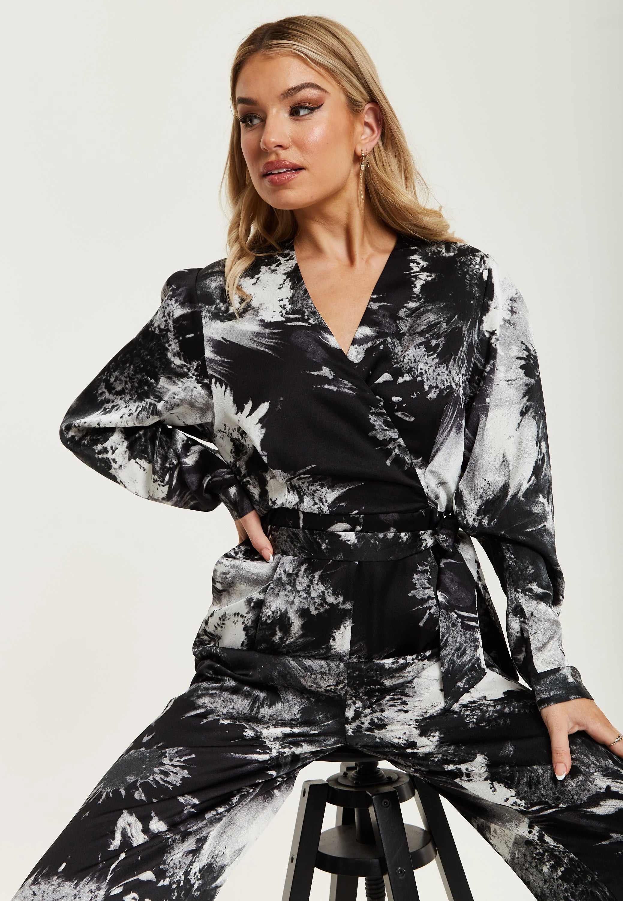 Liquorish Mono Abstract Print Jumpsuit With Long Sleeves