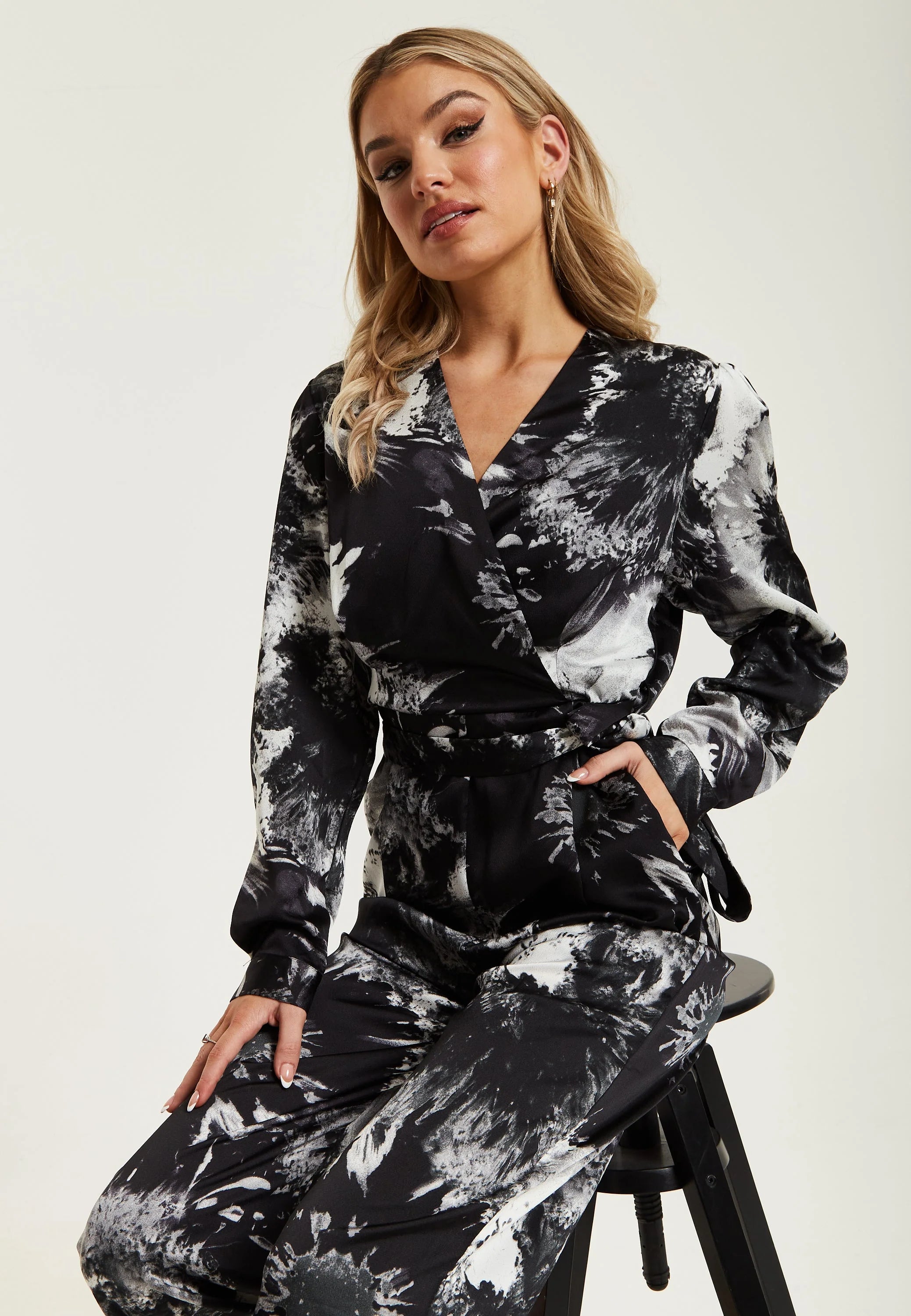 Liquorish Mono Abstract Print Jumpsuit With Long Sleeves