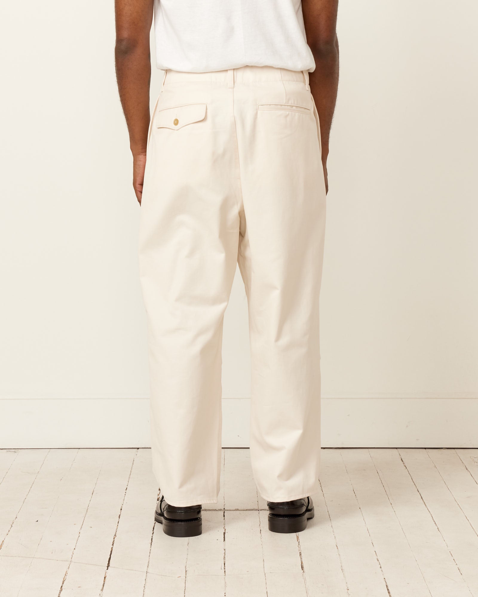 Selvedge Knee Tuck Pant in Ecru