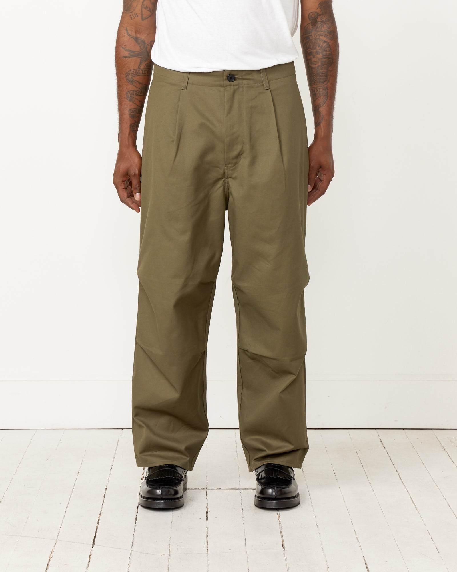 Selvedge Knee Tuck Pant in Olive