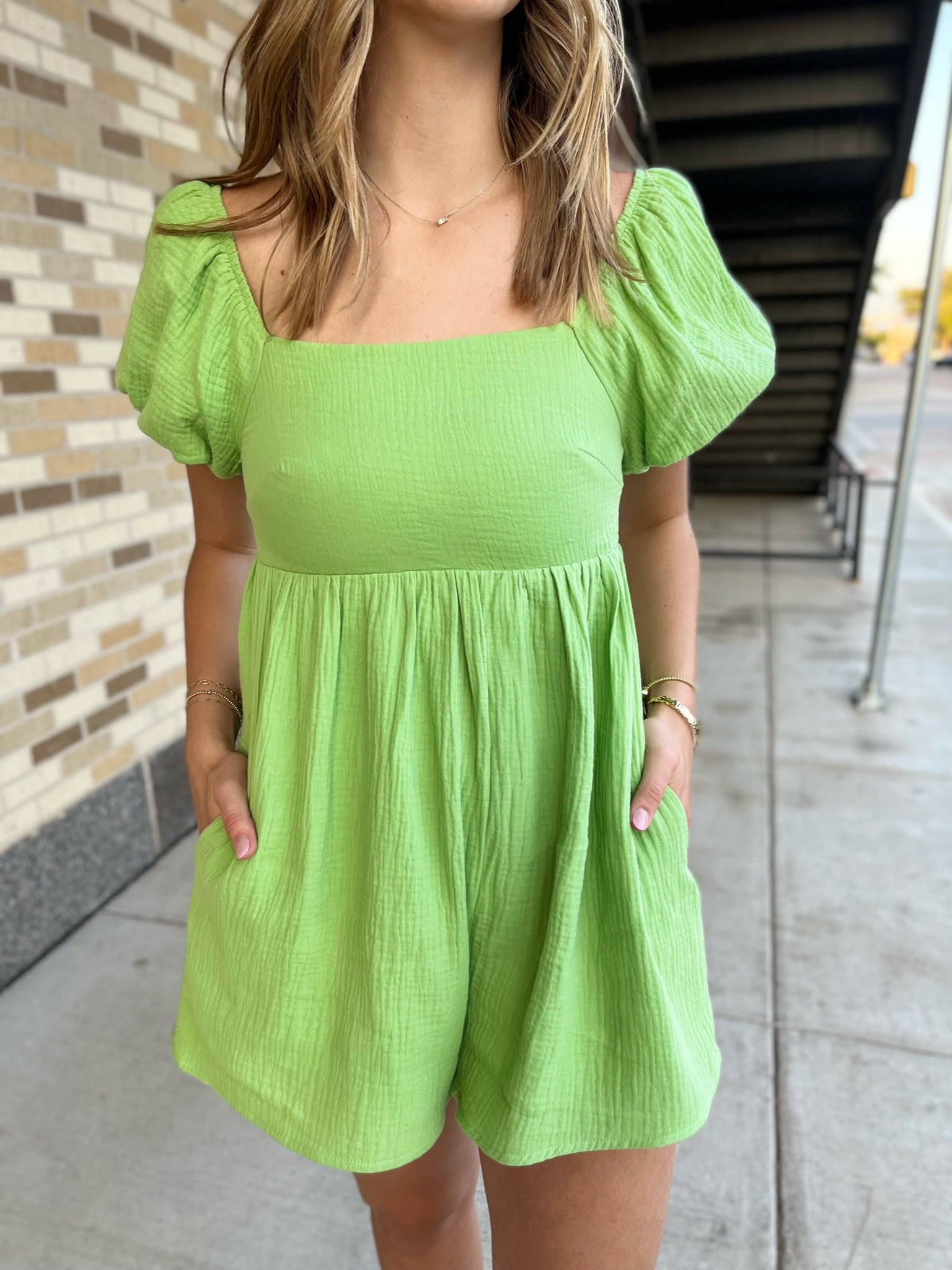 SQUARE NECK BUBBLE SLEEVE ROMPER- Greenery