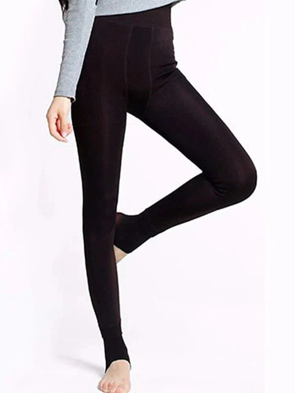 Winter-Ready Women's Fleece-Lined Leggings with Handy Side Pockets